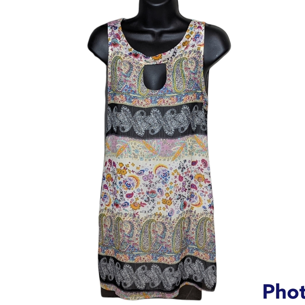 Lucy Love Shift Style Dress with Keyhole Neckline Size XS